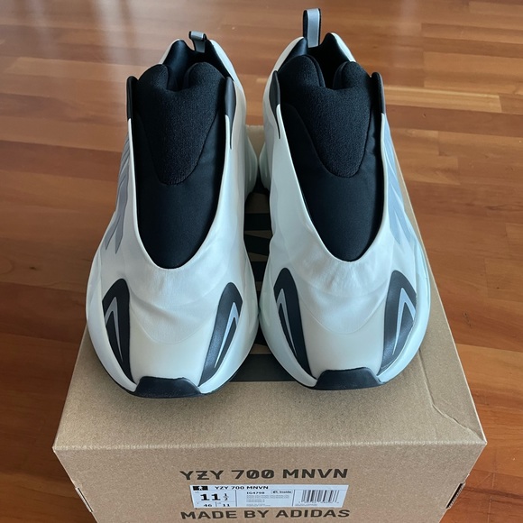 SOLD Yeezy Boost 700 MNVN ‘Analog’ - Picture 4 of 14